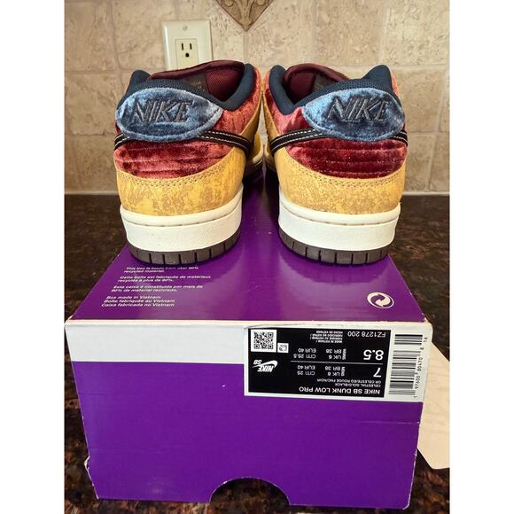 Nike SB Dunk Low "City Of Cinema" Sz 7M/8.5W Brand New (Broken Box/Missing Lid) - Picture 4 of 5